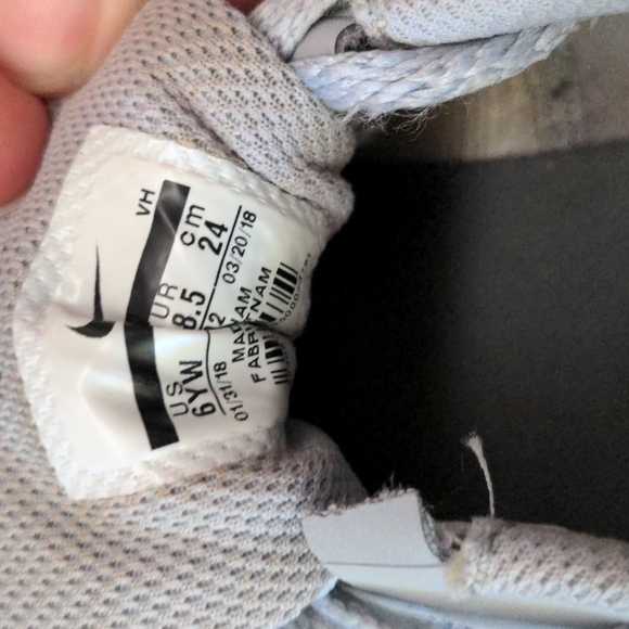Nike shoes, Boys size 6 - Picture 4 of 4